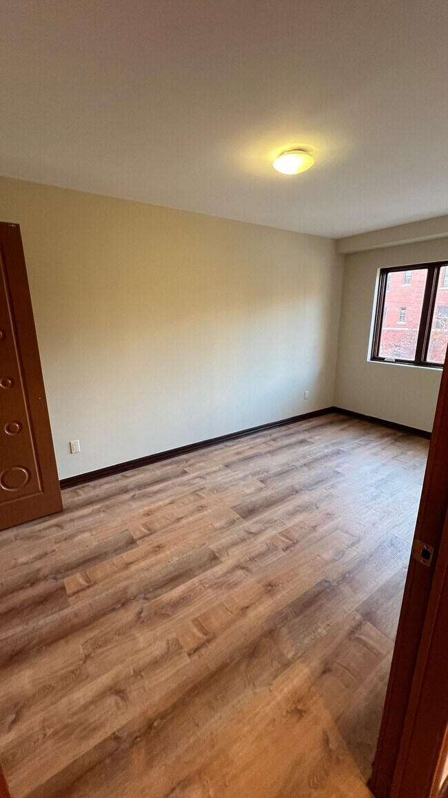 Foto del edificio - 1495 E 28th St