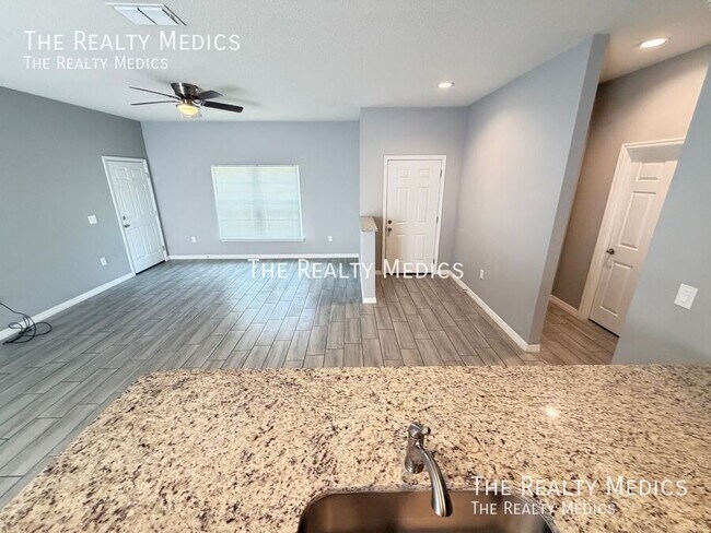 Foto del edificio - 491 Ixora Ave NW