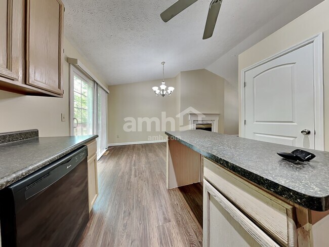 Foto del edificio - 3659 Shorewood Dr