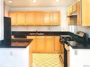 Building Photo - 1033 3rd St