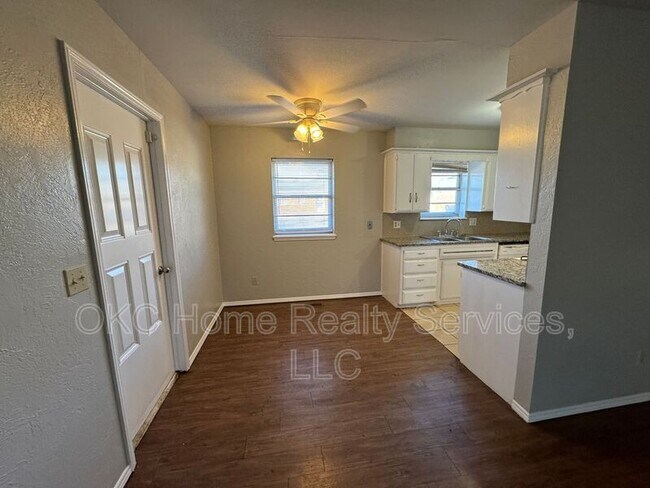 Building Photo - 3512 Willow Springs Dr