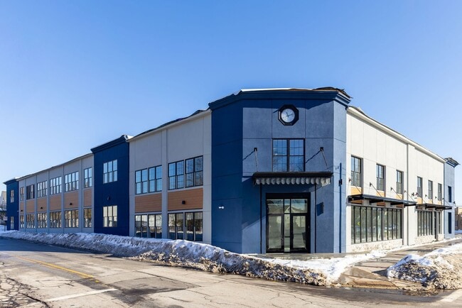 Building Photo - The Residence at 1555 Elm