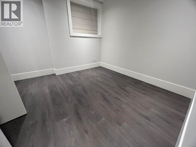 Photo du bâtiment - Ground Floor-12XX FULTON AVENUE