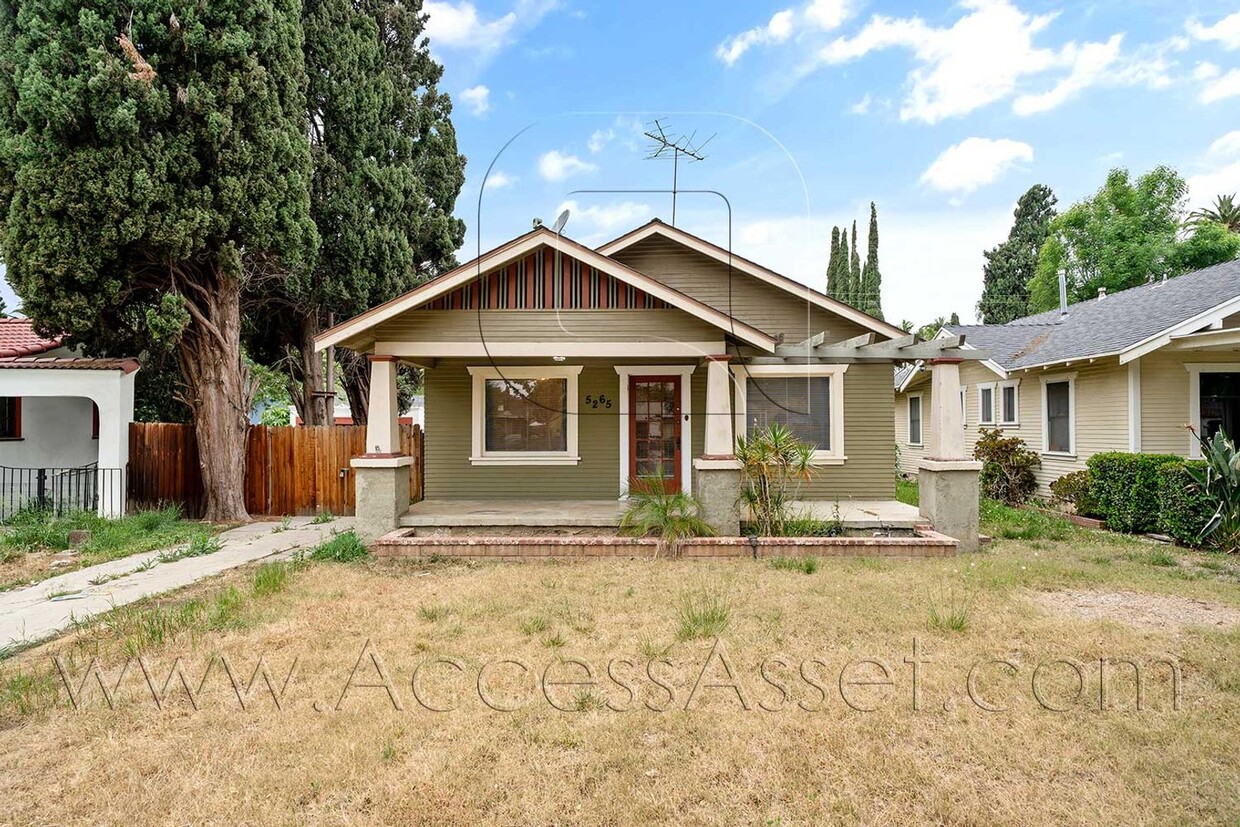 Primary Photo - Charming, 2-Bed / 1-Bath, Updated Home In ...