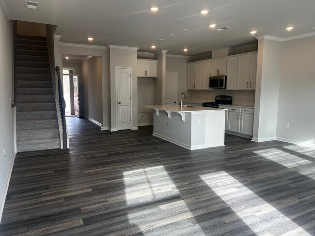 Foto del edificio - 5871 Woodlawn Dr