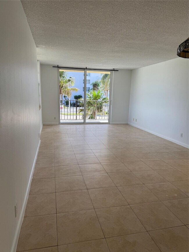 Foto del edificio - 1009 N Ocean Blvd