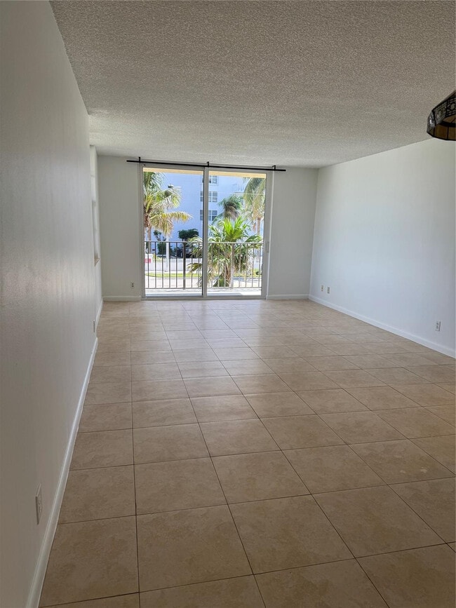 Building Photo - 1009 N Ocean Blvd