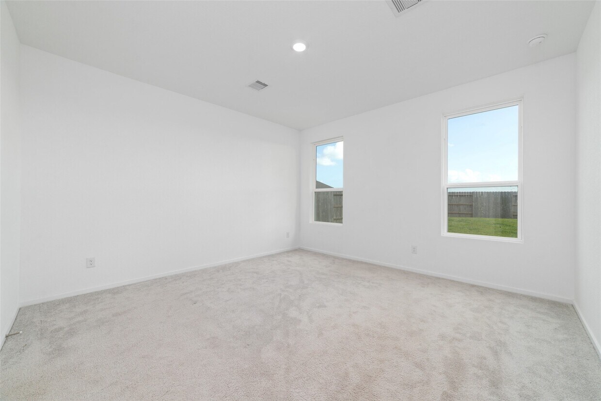 Building Photo - 830 Heaven Dr