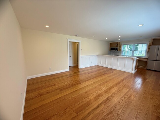 Building Photo - 250 Beechwood Ave