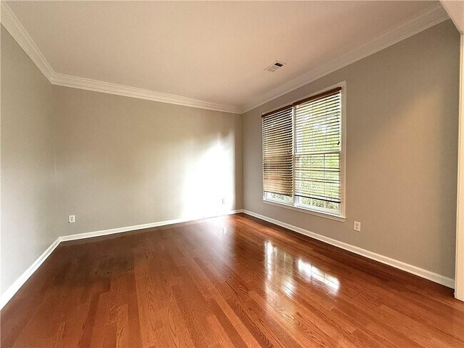 Building Photo - 1310 Rosewood Dr