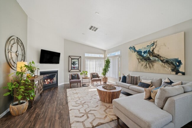 Building Photo - Creekside Village