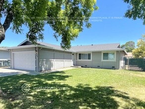 Building Photo - 2042 Robin Dr