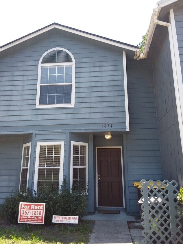 Large 2 Bedroom Westside Townhome House for Rent in Jacksonville, FL