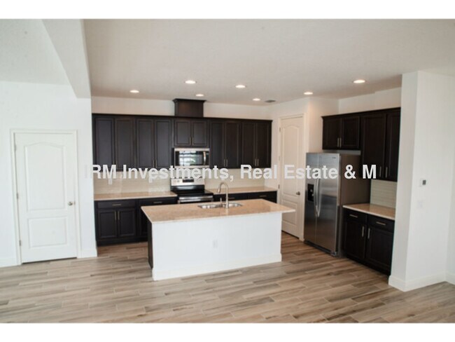 Foto del edificio - 3 bed 2.5 bath townhome 2 car garage