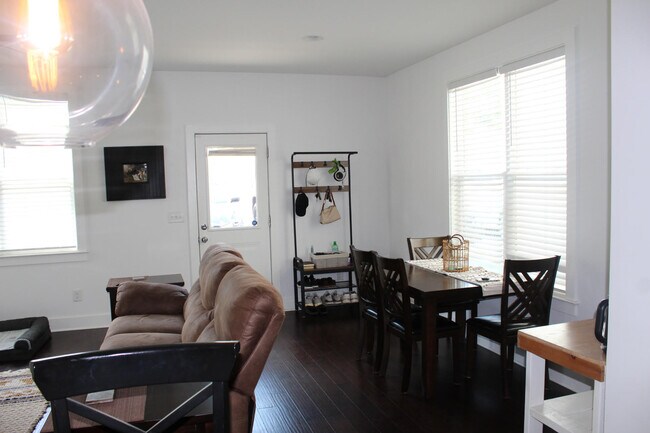 Foto del edificio - 796 Cottage Park Dr