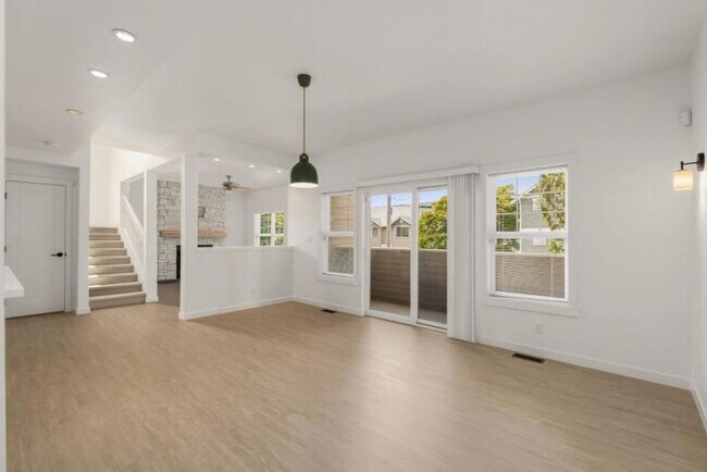 Building Photo - 3 bedroom in Seattle WA 98136