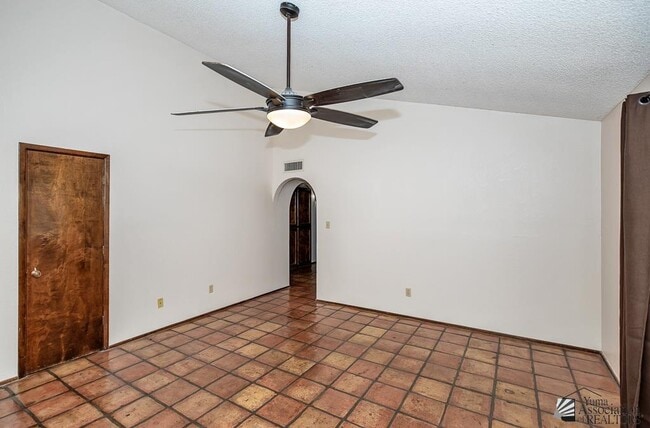 Building Photo - 770 W 37th St