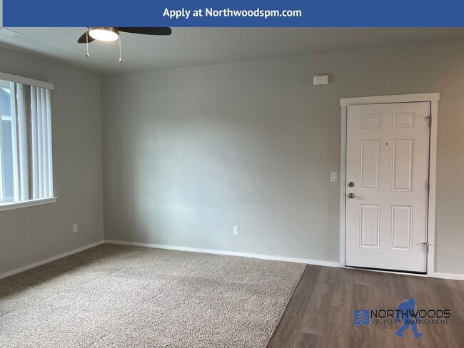 Building Photo - Very Nice 2 Bedroom 1 Bath Upstairs Apartment