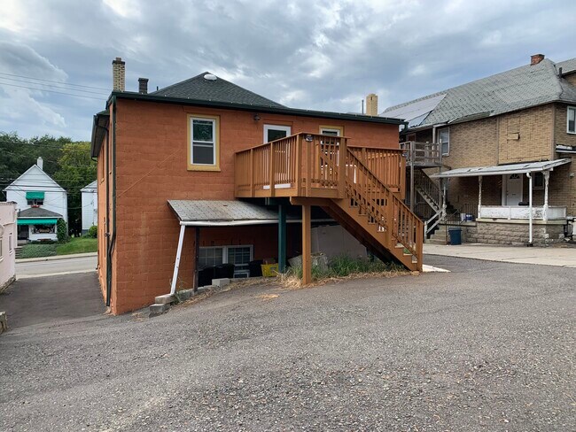 Foto del edificio - 116 Oak Hill Ave Ave