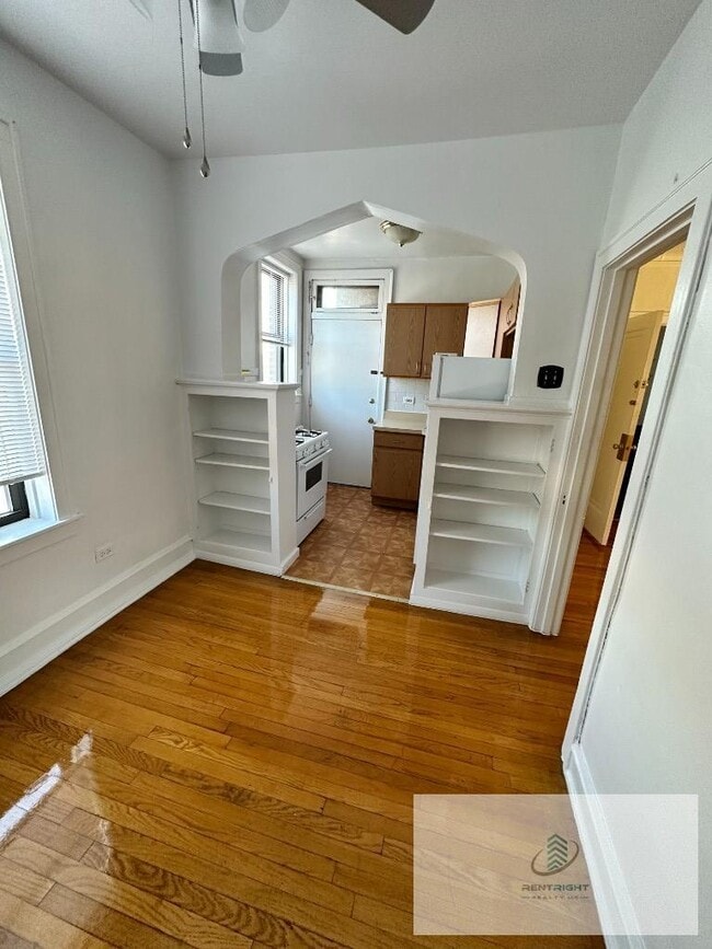 Building Photo - 4055-63 N Elston