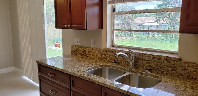 Building Photo - 419 Caballero Rd