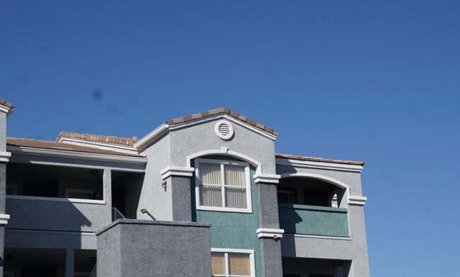 Foto del edificio - 6955 N Durango Dr