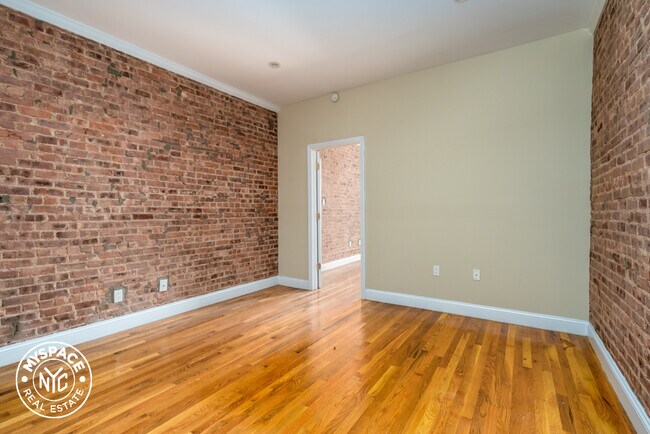 Foto del edificio - 994 Bushwick Ave