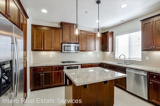 Building Photo - 2 br, 2.5 bath House - 1922 Hillebrant Place