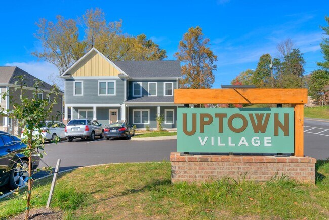 Foto del edificio - Uptown Village- 3 BR 3.5 Bath Townhome