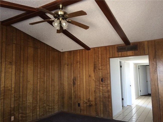 Building Photo - 609 Alicante Way