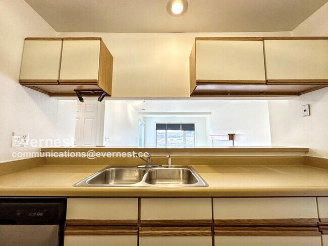 Foto del edificio - 1594 Bradley Dr