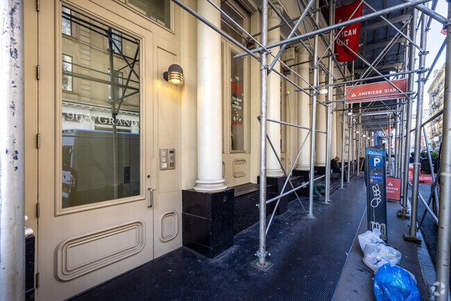 Entrance - 96-98 Grand St