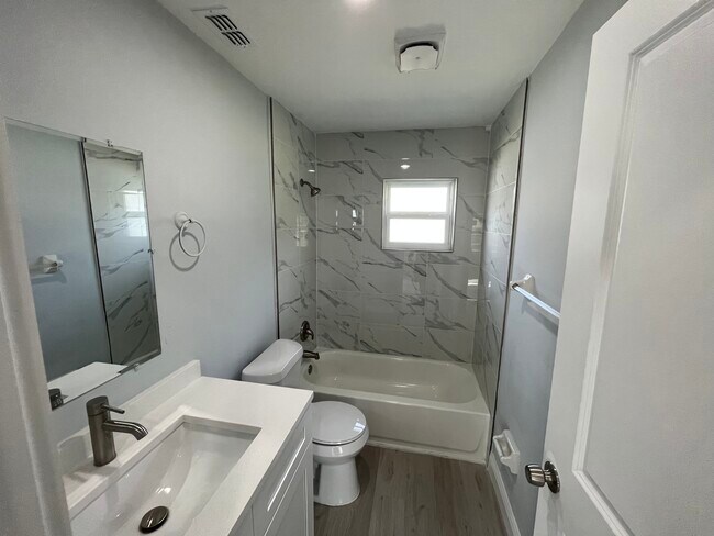 Foto del edificio - 801 Avenue M SW