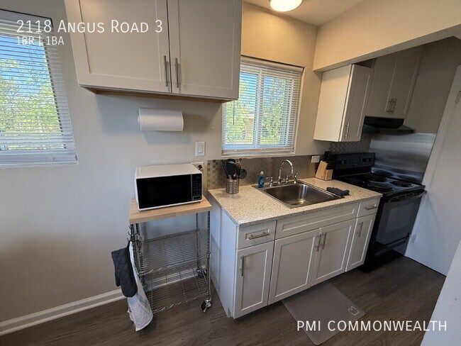 Foto del edificio - 2118 Angus Rd