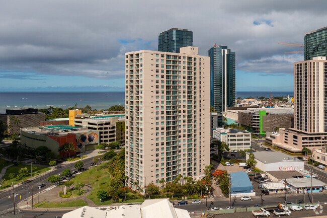 Building Photo - 1133 Waimanu St