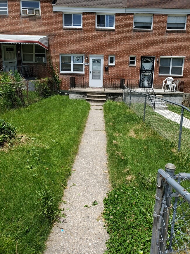 Building Photo - 2538 Loyola Northway