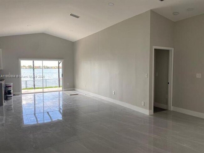 Building Photo - 880 NW 123rd Ct