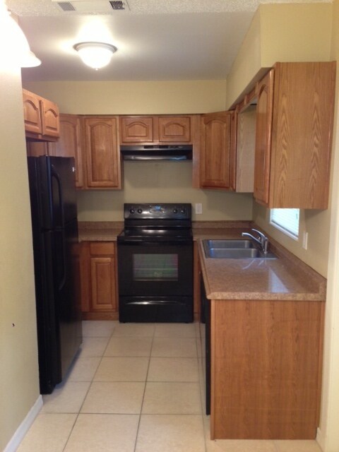 Foto del edificio - 104 INWOOD CR BRANDON, FL 33510