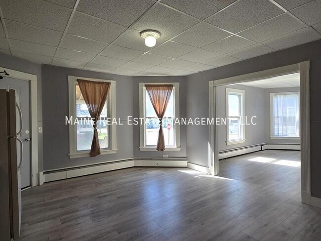 Building Photo - 131 College Ave