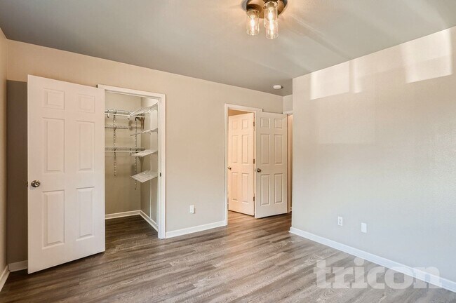 Foto del edificio - 18717 83 Ave Ct E