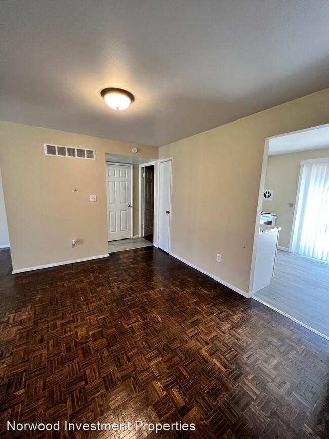 Building Photo - 3 br, 1 bath House - 2979 Fourtowers Drive