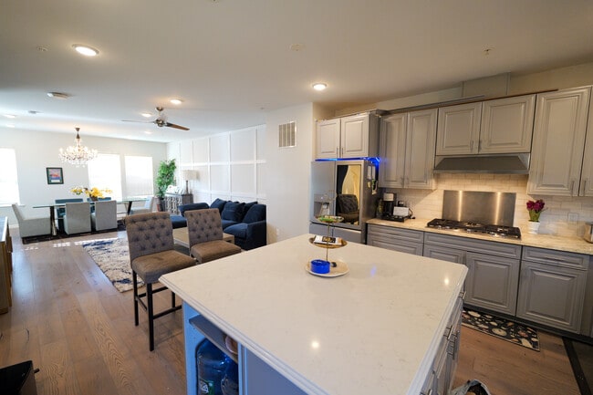 Building Photo - 33 Ambrosia Ct