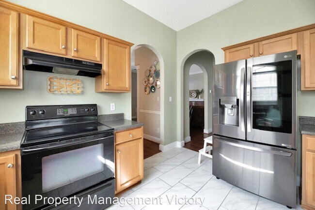 Building Photo - 3 br, 3 bath House - 4558 Clubview Drive
