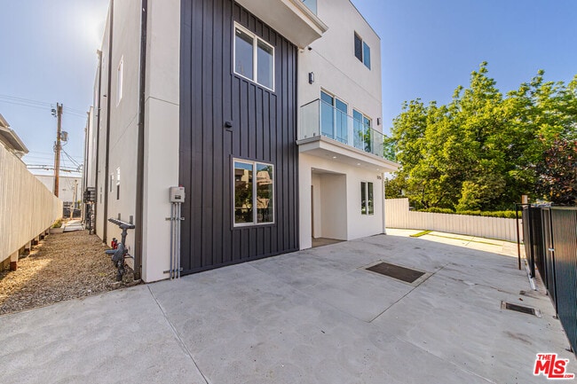 Building Photo - 5251 Agnes Ave