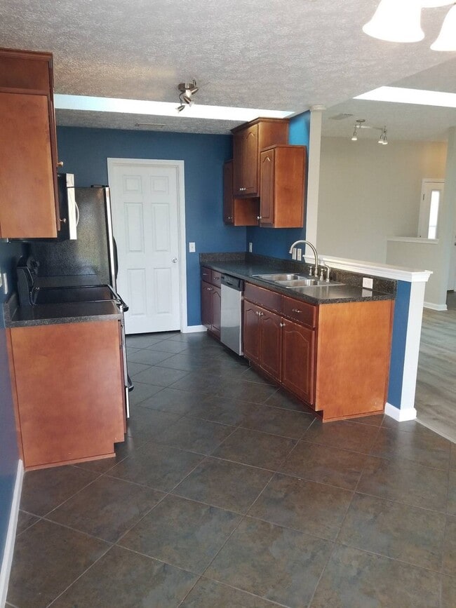 Building Photo - 2915 Cedars Crossing
