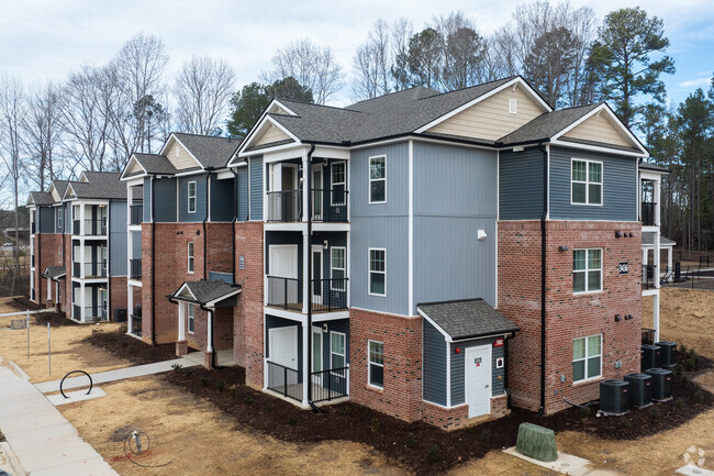 Building Photo - Cedar Trace