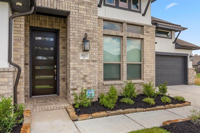 Building Photo - 14807 Providence Manor Way
