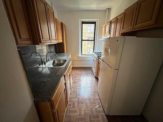 Foto principal - 2 bedroom in Bronx NY 10452