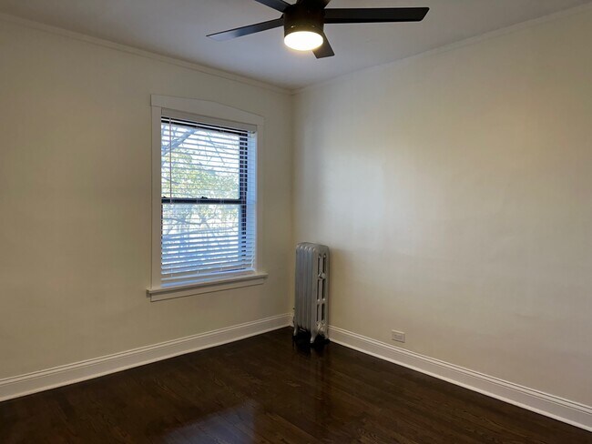 Dormitorio 1 - 7227 N Wolcott Ave