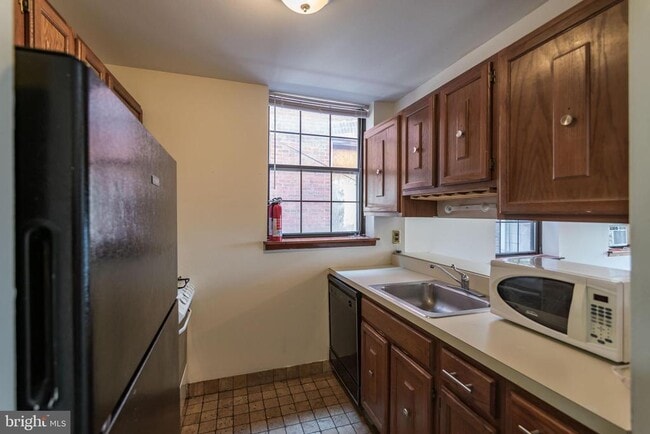 Building Photo - 830 South St